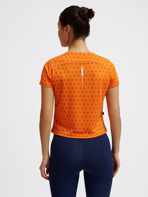 hmlFAST WORKOUT W T-SHIRT S/S, DUSTY ORANGE, model
