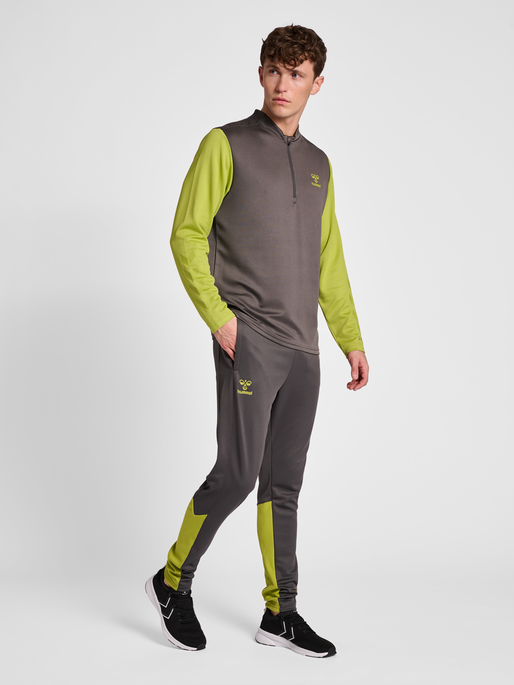 hmlONGRID 1/2 ZIP POLY SWEAT, FORGED IRON/DARK CITRON, model