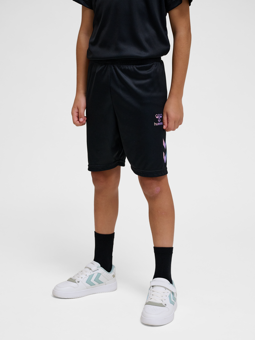 hmlSHIMMER SHORTS, BLACK, model