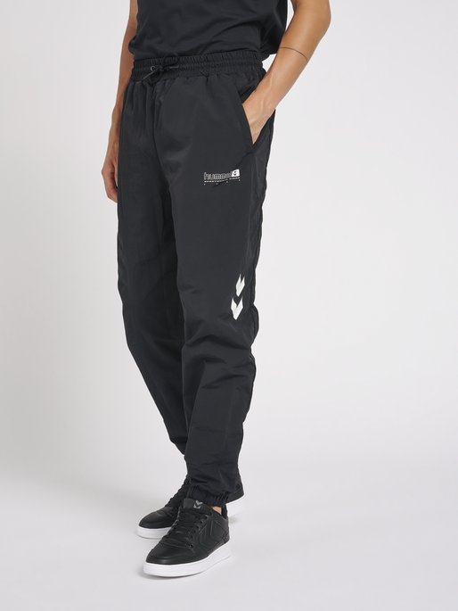 hmlLGC MUSA WOV REGULAR PANTS, BLACK, model