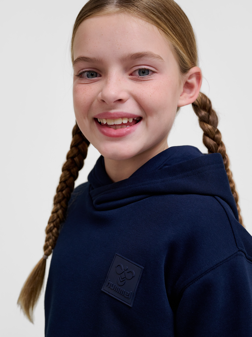 hmlCLEAN HOODIE, BLACK IRIS, model