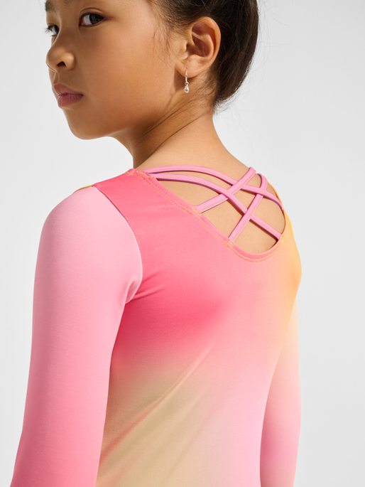 hmlJR GYM DRESS, SOLAR POWER, model