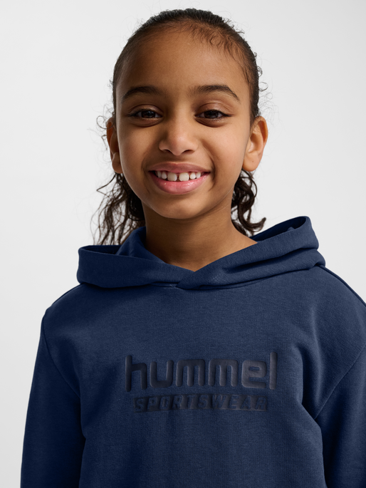 hmlJR BASE HOODIE, DRESS BLUES, model
