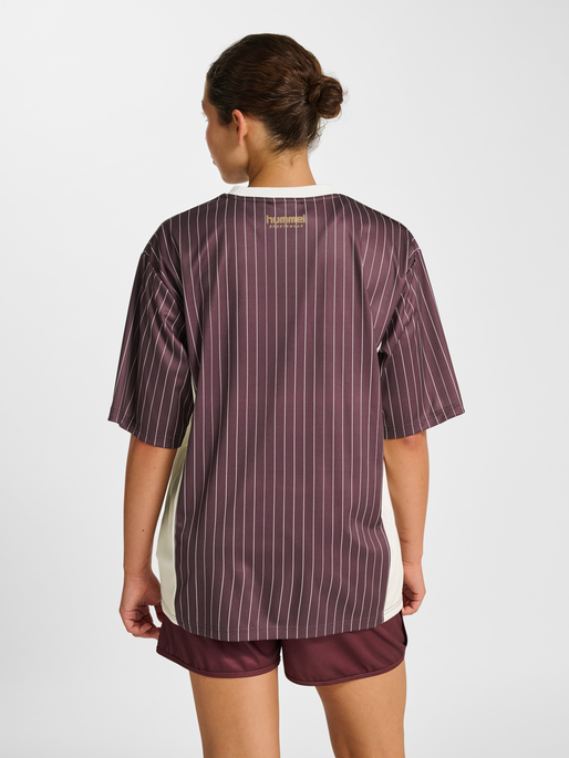 hmlLOOSE JERSEY SS STRIPE TOPSCORER, VINEYARD WINE, model