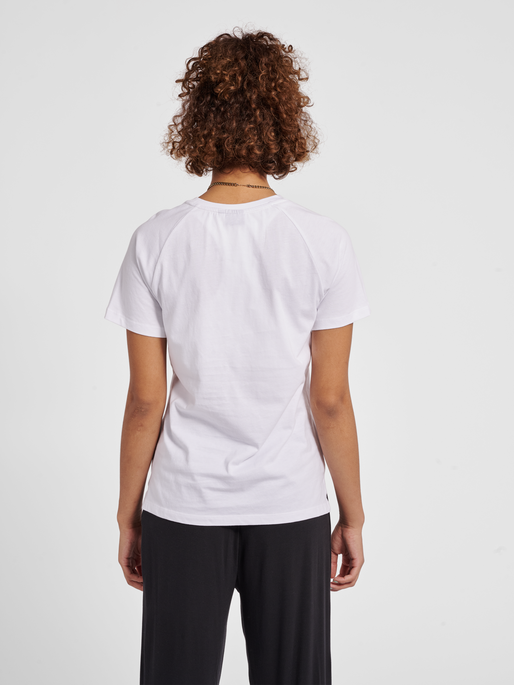 hmlNONI 2.0 T-SHIRT, WHITE, model