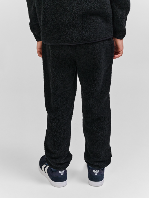 hmlATLAS FLEECE PANTS, BLACK, model
