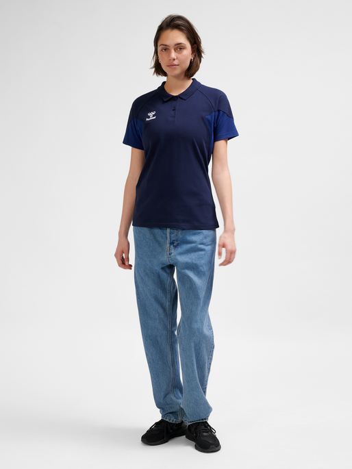 hmlTRAVEL POLO WOMAN, MARINE, model