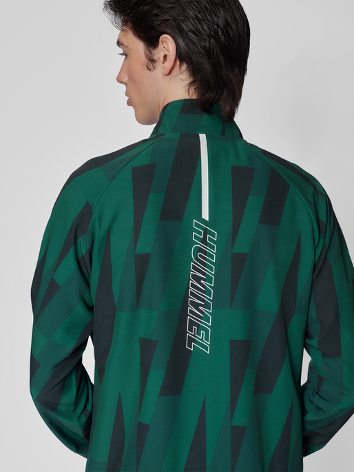 hmlCOURT AOP JACKET, RAIN FOREST, model