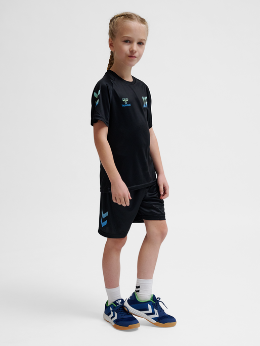 hmlSHIMMER T-SHIRT S/S, BLACK, model