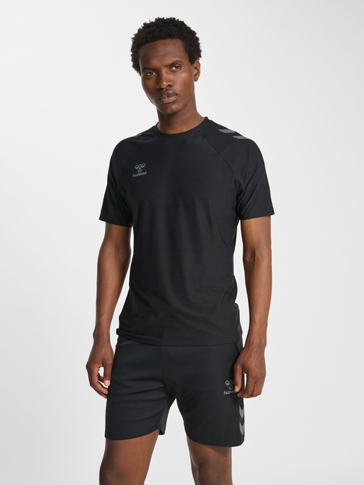 hmlCIMA 2.0 JERSEY S/S, BLACK MELANGE, model