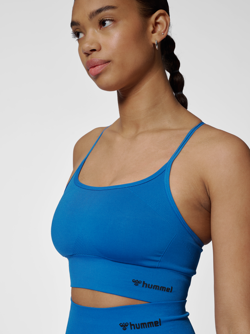 hmlTIFFY SEAMLESS SPORTS TOP, OLYMPIAN BLUE, model