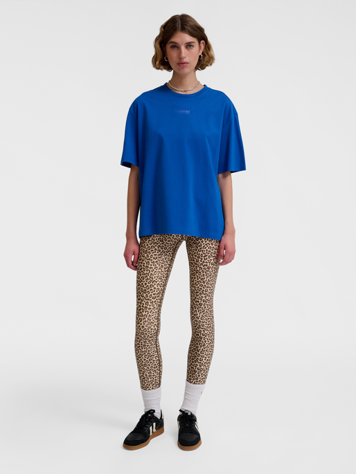 hmlFAST LOOSE T-SHIRT S/S, OLYMPIAN BLUE, model