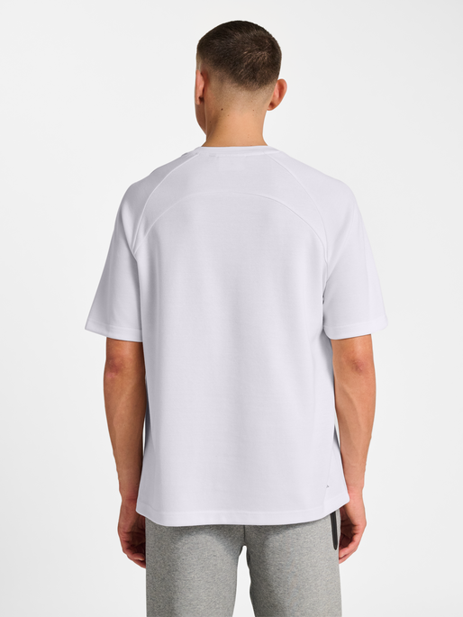 hmlTECH LOOSE T-SHIRT, WHITE, model