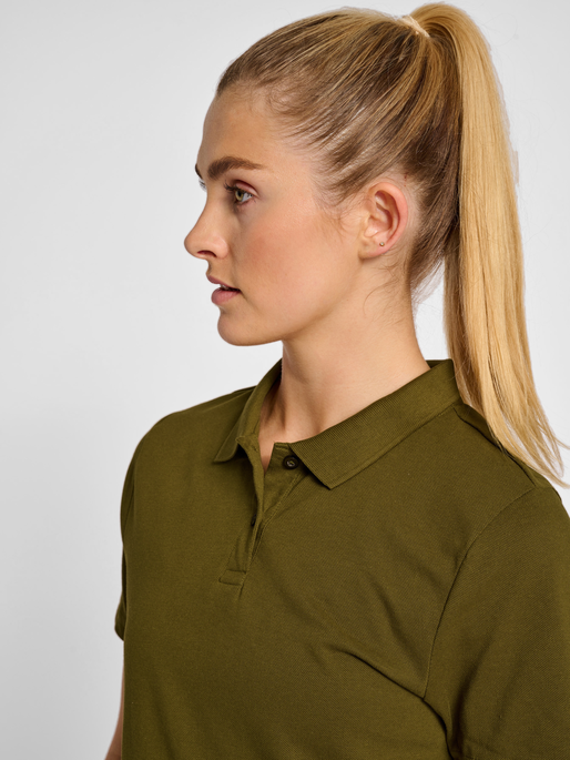 hmlRED CLASSIC POLO WOMAN, DARK OLIVE, model