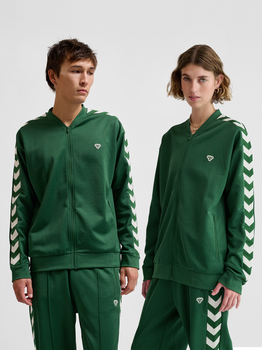 hmlARCHIVE REGULAR POLY ZIP JACKET, EDEN, model