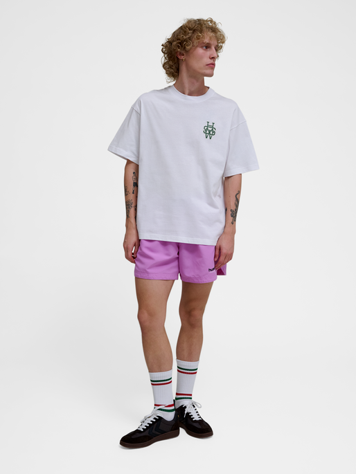 hmlLOOSE T-SHIRT S/S BEES STADIUM, WHITE/EDEN, model