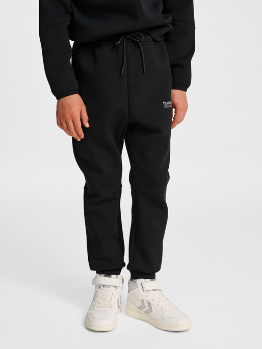 hmlJR TECH FLEECE PANTS, BLACK, model