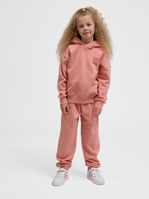 hmlCLEAN HOODIE, ROSE DAWN, model