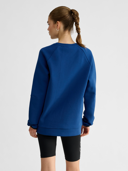 hmlTECH FLEECE REGULAR CREW, ESTATE BLUE, model