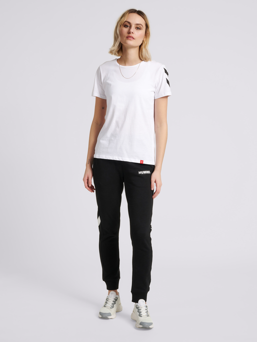 hmlLEGACY WOMAN T-SHIRT, WHITE, model