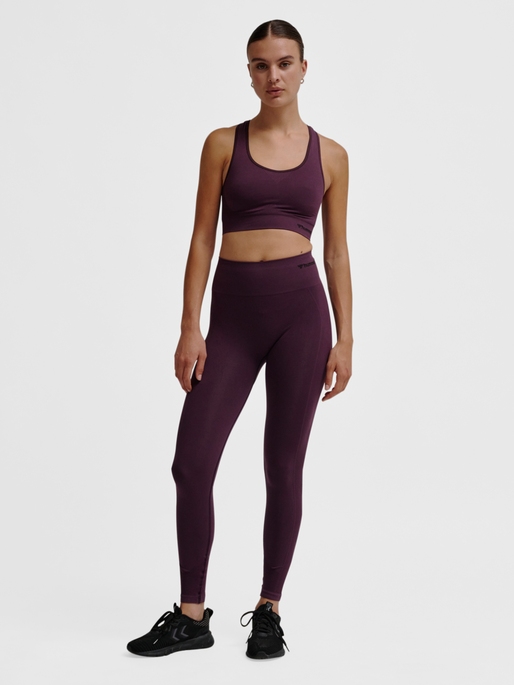 hmlTIF SEAMLESS SPORTS TOP, PLUM PERFECT, model