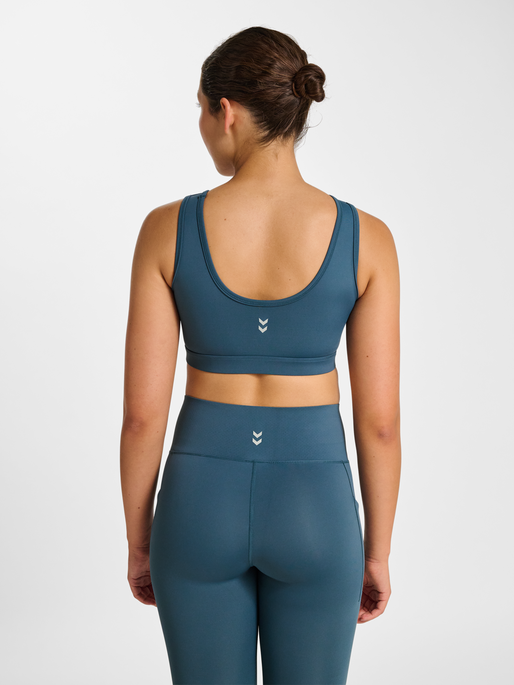 hmlHIIT INTENSITY BRA, STARGAZER, model