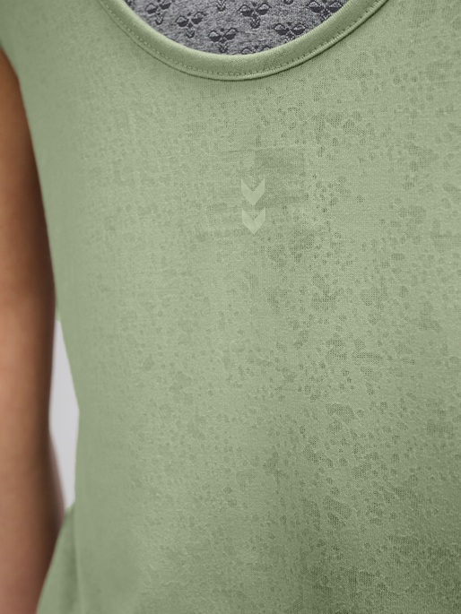 hmlMT LIGHT BURNOUT TANKTOP, SEAGRASS, model