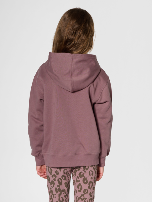 hmlCLEAN HOODIE, ROSE TAUPE, model