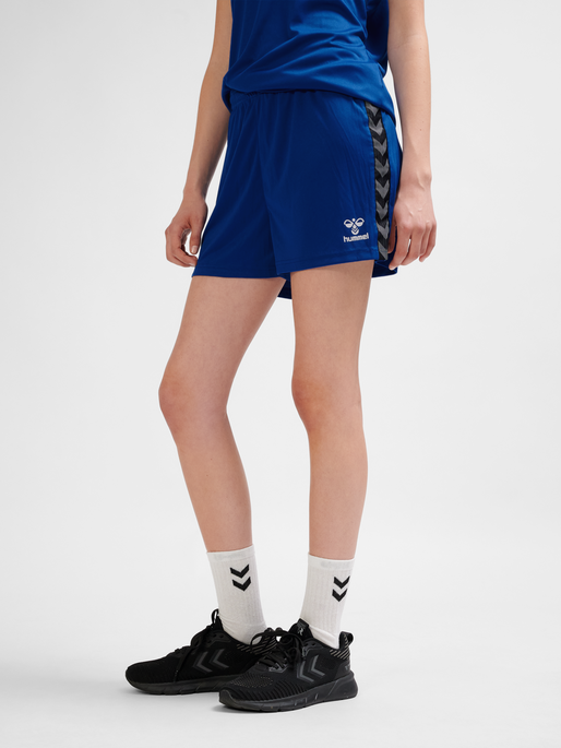 hmlAUTHENTIC PL SHORTS WOMAN, TRUE BLUE, model