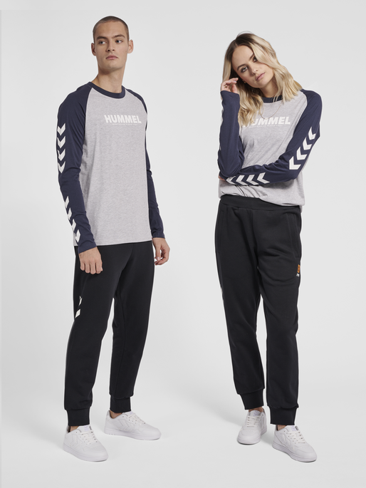 hmlLEGACY BLOCKED T-SHIRT L/S, GREY MELANGE, model