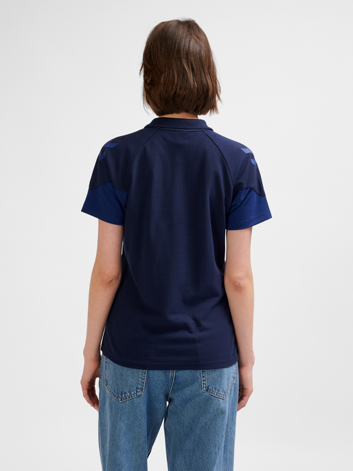 hmlTRAVEL POLO WOMAN, MARINE, model