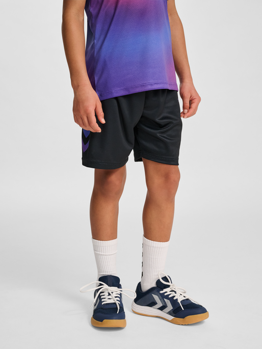 hmlSHIMMER SHORTS, BLACK/CAYENNE, model