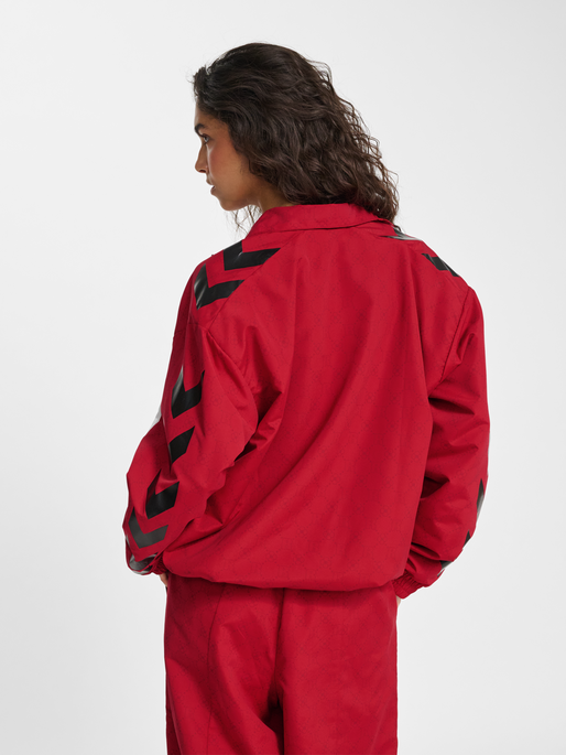 hmlTRACKSUIT JACKET DBU ROTATE, TANGO RED, model