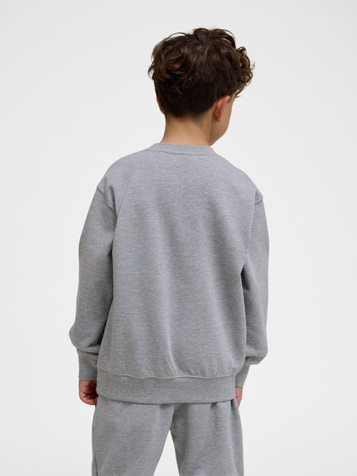 hmlCLEAN SWEATSHIRT, GREY MELANGE, model