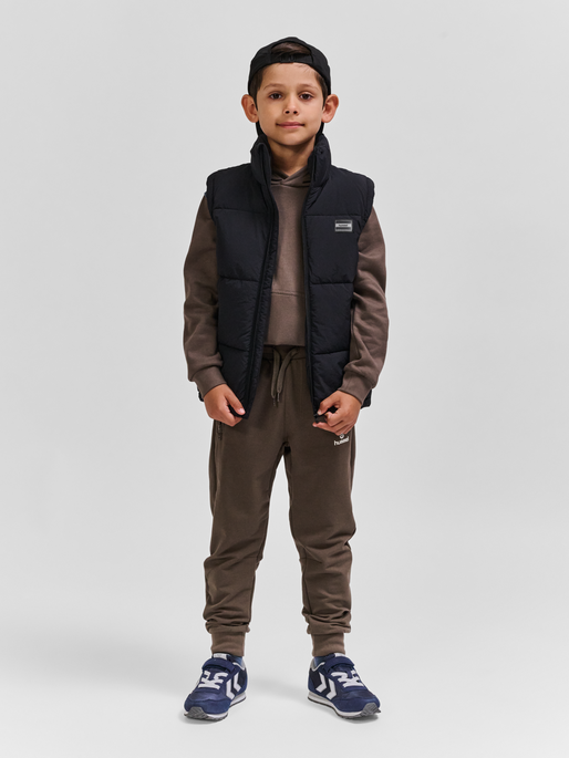 hmlCRISP TEX VEST, BLACK, model