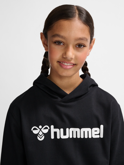 hmlGO 2.0 LOGO HOODIE KIDS, BLACK, model