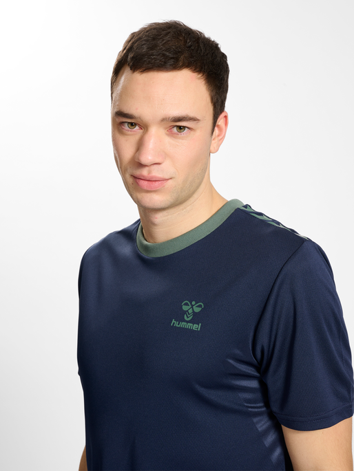 hmlSTALTIC POLY JERSEY S/S, 7209, model