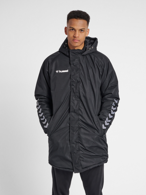 hmlAUTHENTIC BENCH JACKET, BLACK/WHITE, model