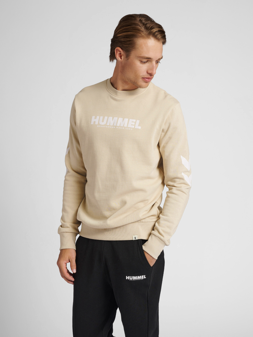 hmlLEGACY SWEATSHIRT, PUMICE STONE, model