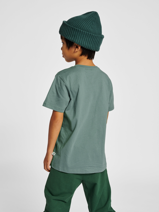 hmlTRES T-SHIRT S/S, LAUREL WREATH, model