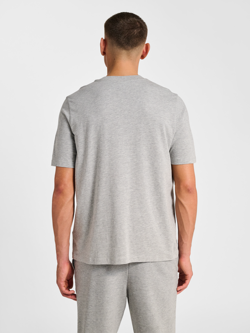 hmlPULSE T-SHIRT, GREY MELANGE, model