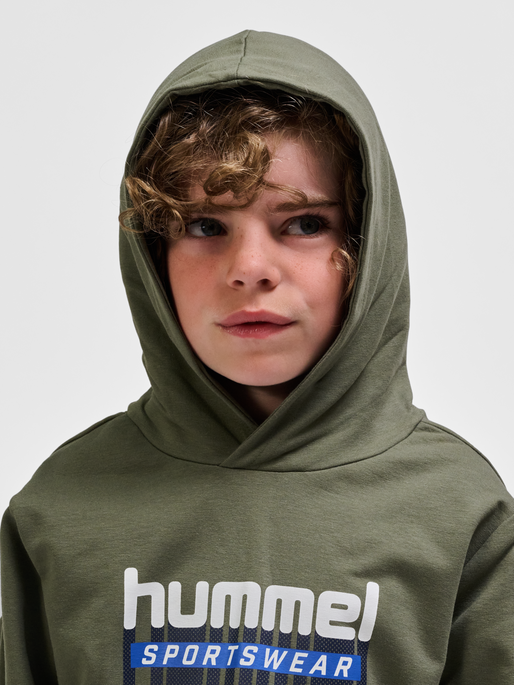 hmlTUKAS HOODIE, DUSTY OLIVE, model