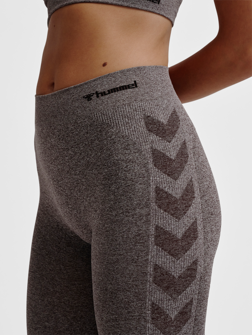 hmlCI SEAMLESS MID WAIST TIGHTS, CHOCOLATE PLUM MELANGE, model