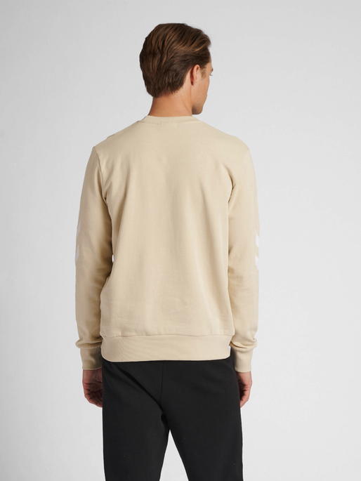 hmlLEGACY SWEATSHIRT, PUMICE STONE, model