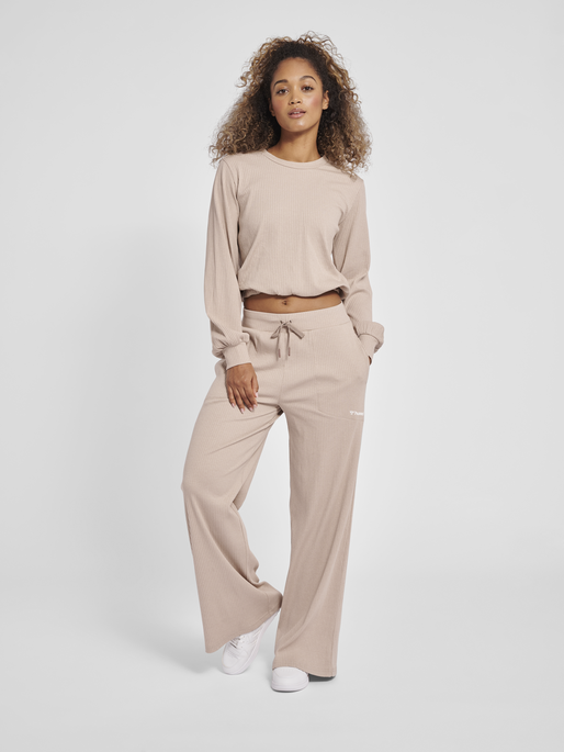 hmlMT FRIEDA LOOSE SWEATSHIRT, 2124, model