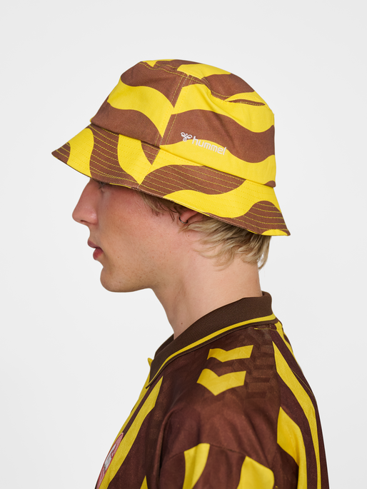 hmlCOCIO BUCKET HAT, POTTING SOIL, model