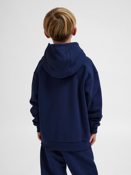 hmlJR LOOSE HOODIE BEE, DRESS BLUES, model