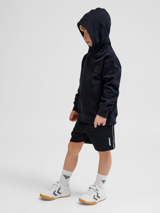 hmlCASPER SHORTS, BLACK, model