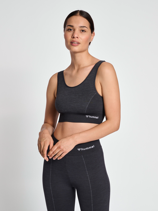 hmlMT IVY SEAMLESS SPORTS TOP, BLACK MELANGE, model