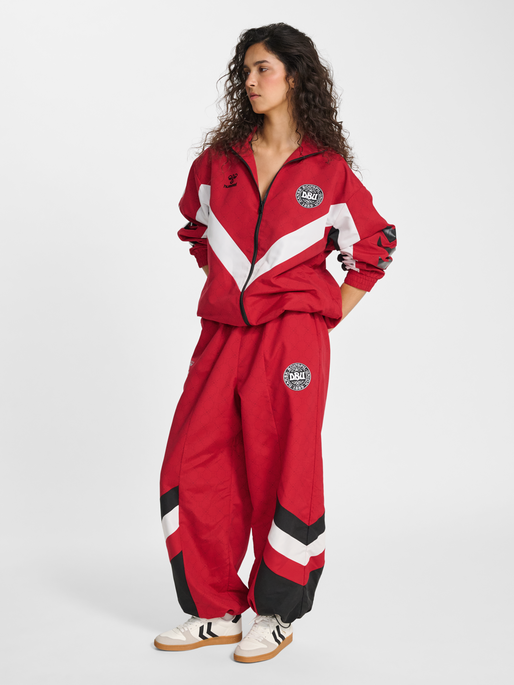 hmlTRACKSUIT JACKET DBU ROTATE, TANGO RED, model